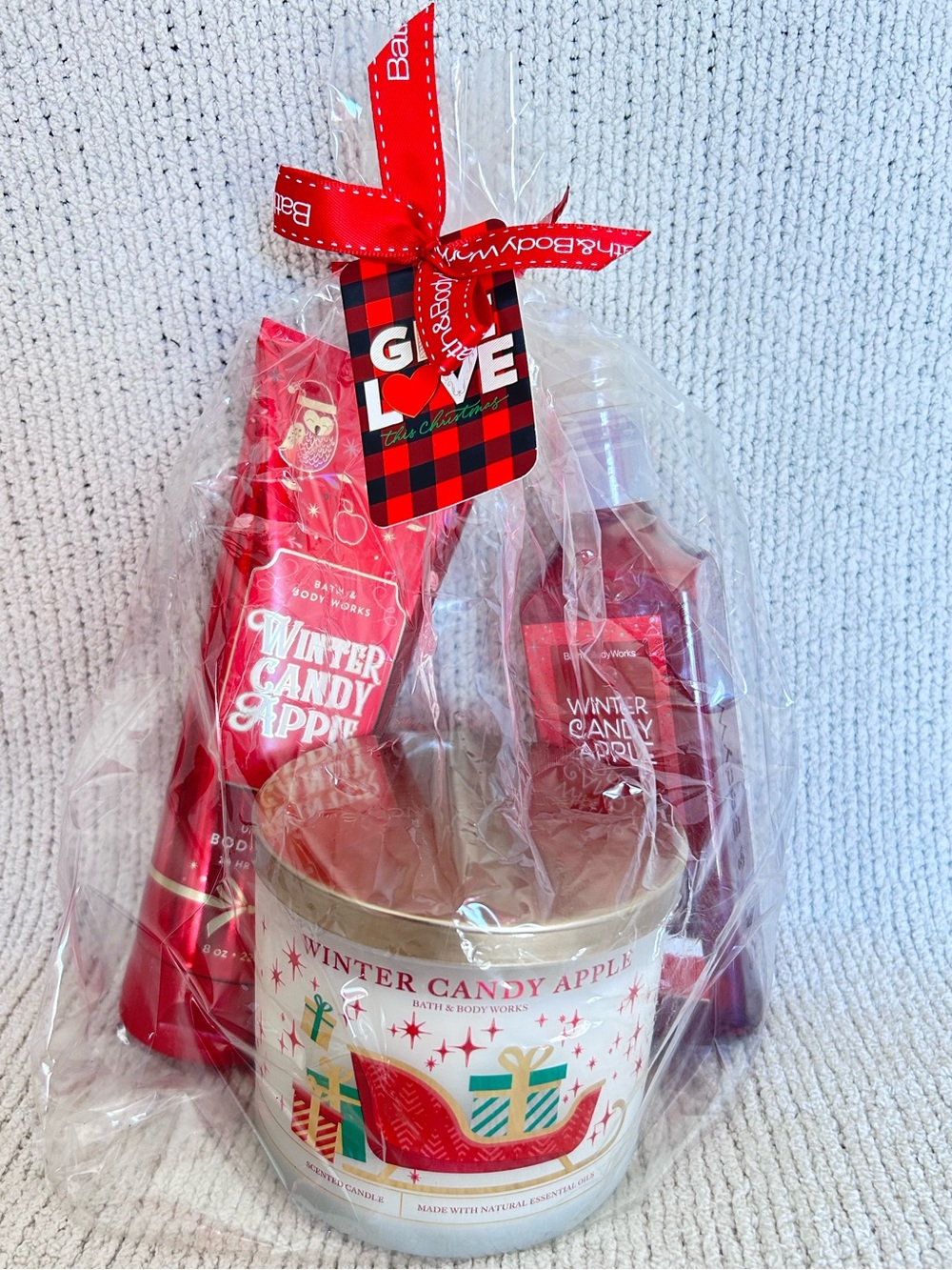 Bath & Body Works Winter Candy Apple 3 piece gift set
